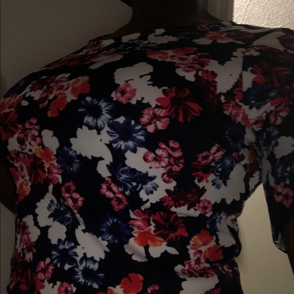 Express Floral Crop Top - Picture 4 of 4